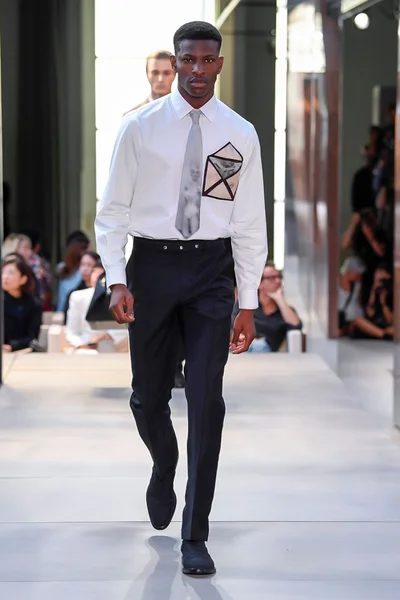 Look 60